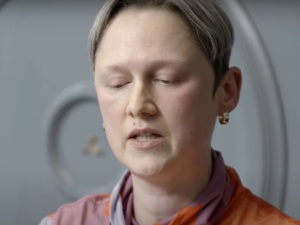 „Dzienniki detranzycji”. Wstrząsający dokument o kobietach, którym wmówiono, że mogą być mężczyznami [WIDEO]