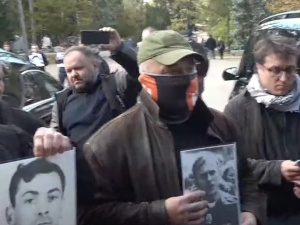 Protest na pogrzebie Urbana. „Ludzie trzymają portrety zamordowanych przez komunistyczny reżim” [WIDEO]
