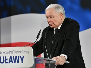 Jarosława Kaczyńskiego zapytano, dlaczego państwo pozwala chować na Powązkach „przestępców mających krew na rękach”. Oto, co odpowiedział