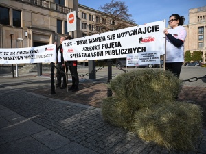 „Takim sianem się wypchajcie!” Trwa happening „S” pracowników sfery finansów publicznych