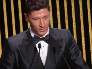Robert Lewandowski doceniony na gali Złotej Piłki w Paryżu [WIDEO]