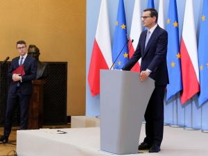 „DGP”: „Polski rząd zgodził się na zapisy, które pozwalają Brukseli blokować wypłatę pieniędzy z polityki spójności. Nie mają ich inne kraje”