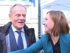 Reporterka Polsatu, która odganiała TVP od Tuska dziękuje za wsparcie Międzynarodowemu Stowarzyszeniu Dziennikarzy
