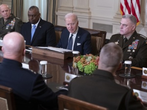 Politico: USA przyspieszają rozmieszczenie zmodernizowanych bomb atomowych w Europie