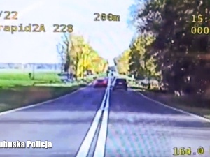 55 punktów karnych w kilkanaście sekund. Policja pokazała nagranie