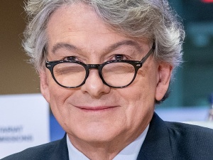 Komisarz UE do Elona Muska po kupnie Twittera: W Europie ptak będzie latał według naszych zasad
