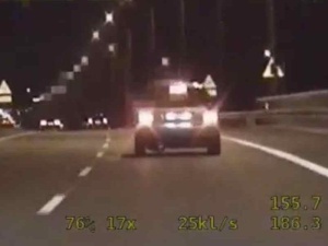 Brawurowy pościg policji za 16-latkiem. Pędził 240 km/h [WIDEO]