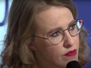 Koniec „ucieczki” chrześnicy Putina? Matka Kseni Sobczak mówi, że ta niebawem wróci do Rosji