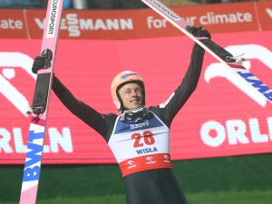 Świetny występ Dawida Kubackiego. Polak wygrywa w Wiśle 