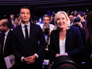 „Jeden po drugim europejskie narody powstają przeciwko imperialistycznej wizji KE”. Le Pen ma następcę