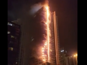 Dubaj. Pożar potężnego wieżowca. W pobliżu najwyższy budynek świata [WIDEO]  