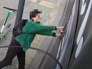 Warszawa. Atak na furgonetkę fundacji Pro – Prawo do Życia [WIDEO]