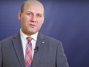„Nie odstąpimy”. Minister ds. europejskich jedzie do Brukseli i dementuje informacje o „ustępstwach wobec KE”