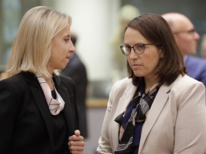 Rząd sprzedał w USA obligacje za 3 mld dolarów. Minister finansów zabiera głos