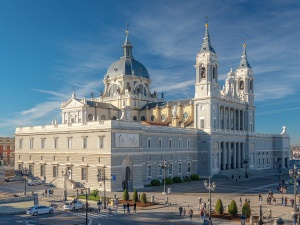 Kaplica poświęcona św. Janowi Pawłowi II w katedrze Almudena w Madrycie. Pierwsza na świecie stołeczna katedra z taką kaplicą