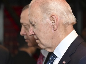 Eksplozja we wsi Przewodów. Media: Joe Biden przekazał, że wybuch wywołał pocisk ukraińskiej obrony