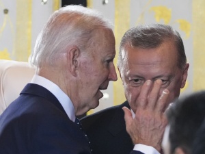 Dziennikarze: Czy może nam pan powiedzieć, co do tej pory wiadomo o eksplozji w Polsce? Krótka odpowiedź Bidena [VIDEO]