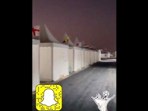 Tak wyglądają pomieszczenia dla kibiców na MŚ w Katarze. Internauci: To haniebne [WIDEO]
