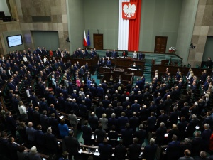 Skandaliczne zachowanie poseł KO w czasie wystąpienia Morawieckiego. „Brak słów”