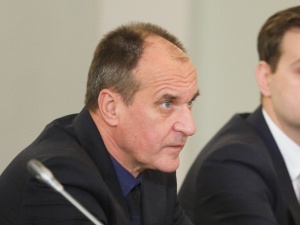 „Za czapkę śliwek”. Kukiz mocno zakpił z Donalda Tuska 
