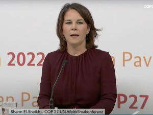 Niemcy: Setki ton emisji CO2 przez loty na szczyt klimatyczny. „Przeciętny Niemiec mógłby jeździć samochodem przez…”