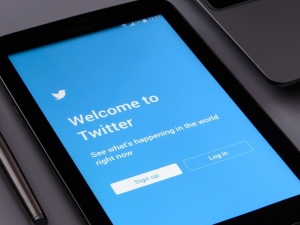 Była dziennikarka „The New York Times”: Twitter miał „tajne czarne listy”, aby ograniczać zasięgi