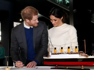 „Meghan i Harry”. Burza po premierze serialu o mieszkańcach Pałacu Buckingham