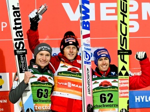 Skoki narciarskie: Dawid Kubacki wygrywa w Titisee-Neustadt