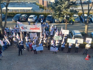 Protest w obronie zwolnionych pracownic z IPN-u