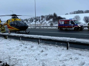 Tragiczny wypadek na autostradzie A4. Samochód osobowy wypadł z trasy 