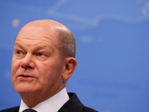Scholz udzielił wywiadu niemieckim mediom. Komentarze ekspertów: „Obstaje przy myśleniu «Russia first»”