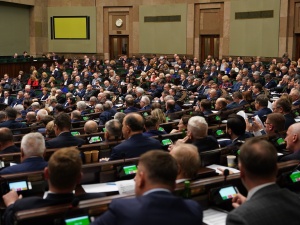 [najnowszy sondaż] PiS mimo spadku wciąż z dużą przewagą. Jak chcą głosować Polacy?