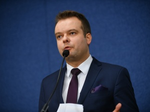Rzecznik PiS apeluje do polityków opozycji. Mówi o „hejcie i oszustwie”