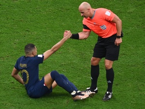 Marciniak odpowiada na atak francuskich mediów. Wyjawił, co powiedział mu Mbappe