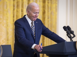 Prezydent Biden: Ukraina i Stany Zjednoczone razem podtrzymają płomień wolności