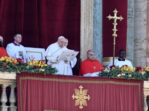 Papież w orędziu „Urbi et orbi”: Wichry wojny wieją lodowatym chłodem nad ludzkością