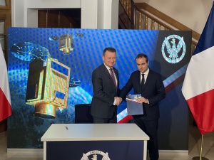 Ministrowie obrony Polski i Francji zatwierdzili umowę na dostawę dwóch satelitów dla Wojska Polskiego