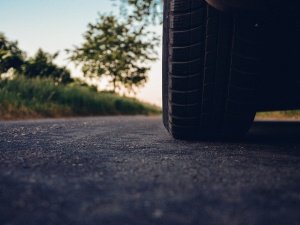 Awantura przy drodze na Mazowszu. Dwie osoby z ranami kłutymi