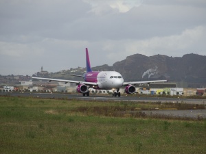 Pasażerowie Wizz Air zakłócali lot. Interweniowali funkcjonariusze 