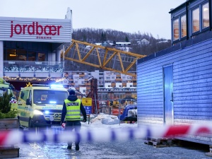 Norwegia: 60-metrowy dźwig runął na centrum handlowe. Są ofiary
