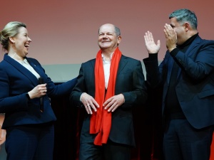 Scholz: „Niemcy są w czołówce we wspieraniu Ukrainy, także w dostawach broni”