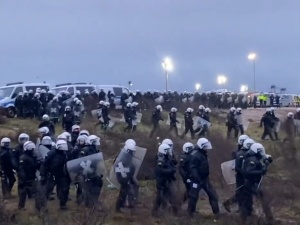Nowa kopalnia węgla w Niemczech. Aktywiści starli się z policją [WIDEO]