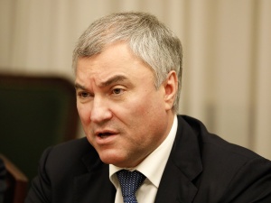 „Niegodziwcy”. Przewodniczący rosyjskiej Dumy żąda konfiskaty majątków osób krytykujących wojnę na Ukrainie