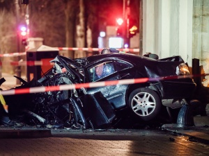 Berlin: Samochód rozbił się o Bramę Brandenburską. Miał polskie tablice rejestracyjne