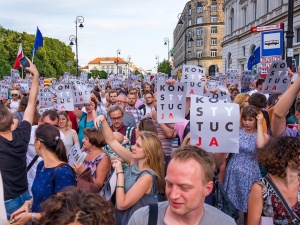 Zamieszana w Katargate [szef z zarzutami], uderzająca w Polskę organizacja… finansowana przez Niemcy?