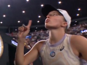 Kibic rozzłościł Igę Świątek. Incydent po meczu Australian Open [WIDEO]