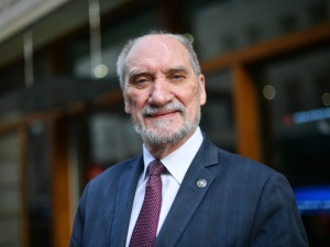 Macierewicz: Niemcy będą kontynuowały politykę, która de facto dąży do sojuszu z Rosją