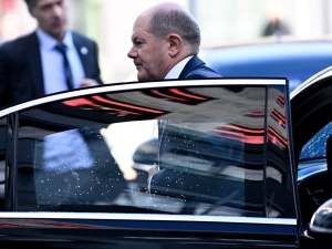 „Wczoraj w trakcie joggingu w Berlinie spotkałem niemieckie małżeństwo…” Takiej odpowiedzi Mularczyka Scholz się nie spodziewał