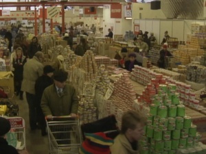 Upadek sieci sklepów z historią sięgającą PRL. Tak się robiło biznes w latach 90-tych? [VIDEO]