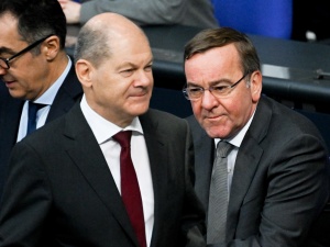 Scholz pod ostrzałem niemieckich mediów. Wahanie kanclerza grozi rozłamem NATO